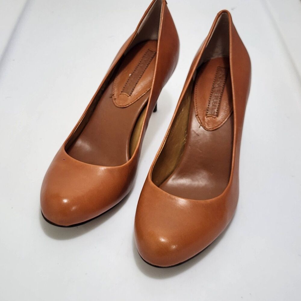 Banana Republic Jenna round-toe pumps Tan Leather High Heel Women's Size 7.5